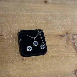 Beautiful Vintage Costume Jewelry Necklace and Earring Set